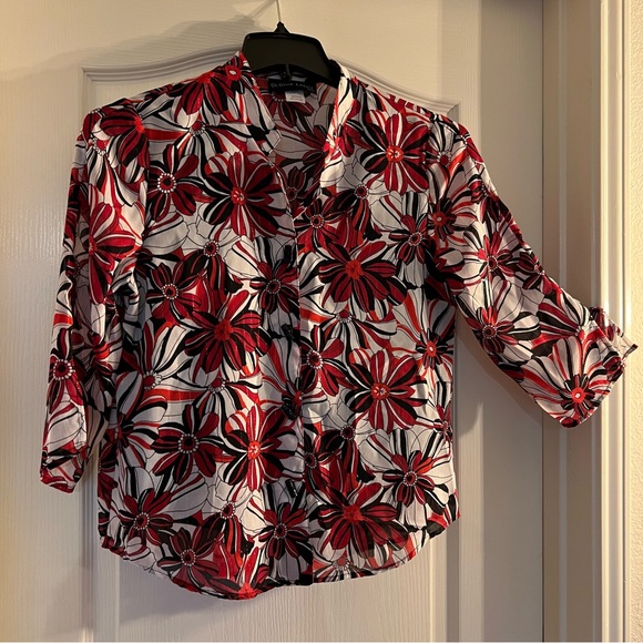 Beautiful floral print women’s blouse with built-in tank top - Picture 9 of 10